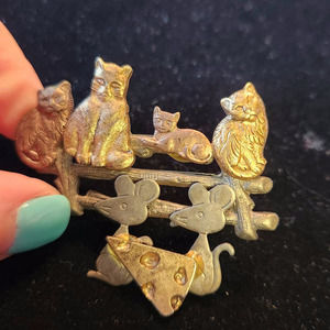 Vintage Three Tone Metal Kitty Cat Mouse Holding Swiss Cheese Brooch Pin 2"